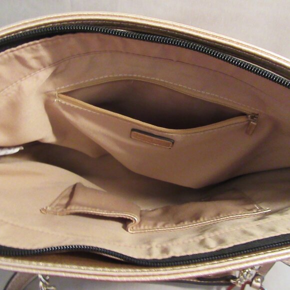 Original LUCA FERRI Jet Set Chain Top Zip Multifunction Tote, Color Pale Gold - Picture 7 of 7